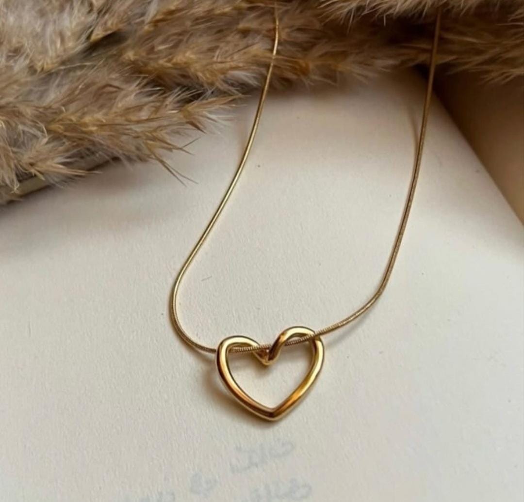 Elegant Heart Pendant Necklace